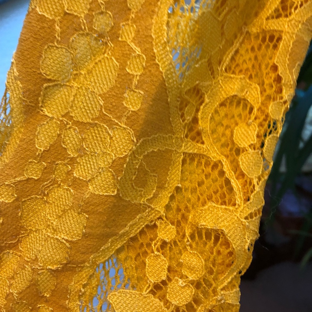 Size Large STUNNING YELLOW/GOLD LACE DRESS NWOT - Picture 4 of 5